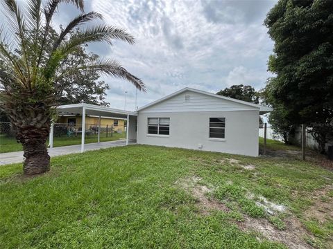 A home in AUBURNDALE