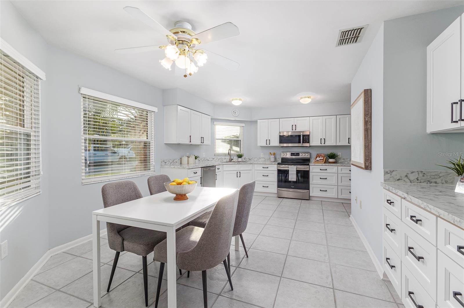 COLONNADES PH 02 - Residential