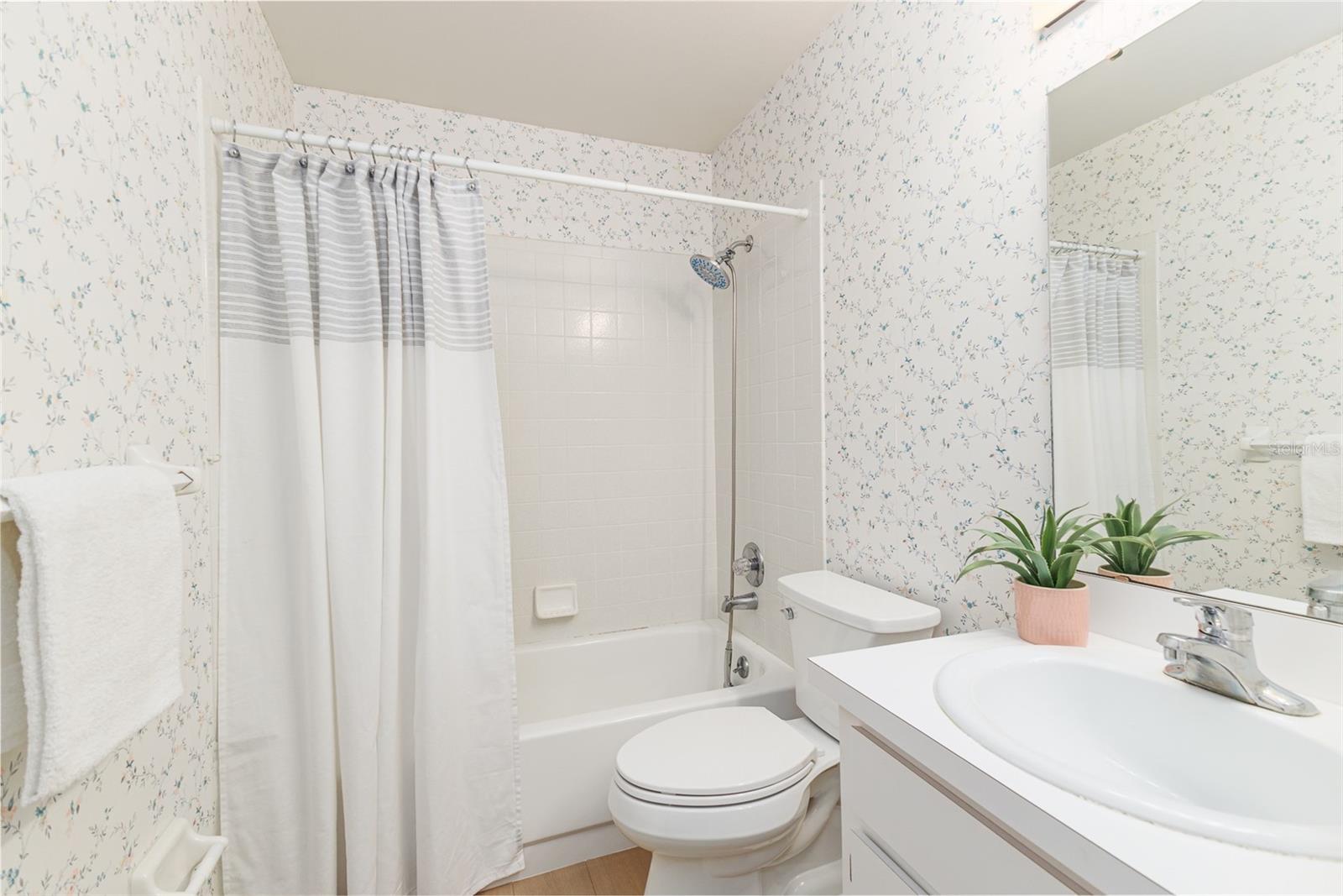 COLONNADES PH 02 - Residential