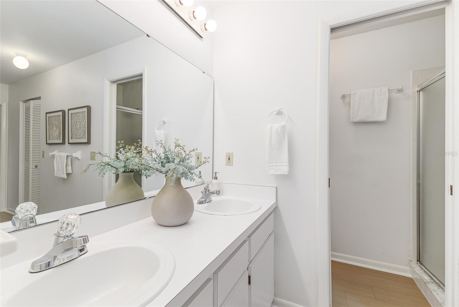 COLONNADES PH 02 - Residential