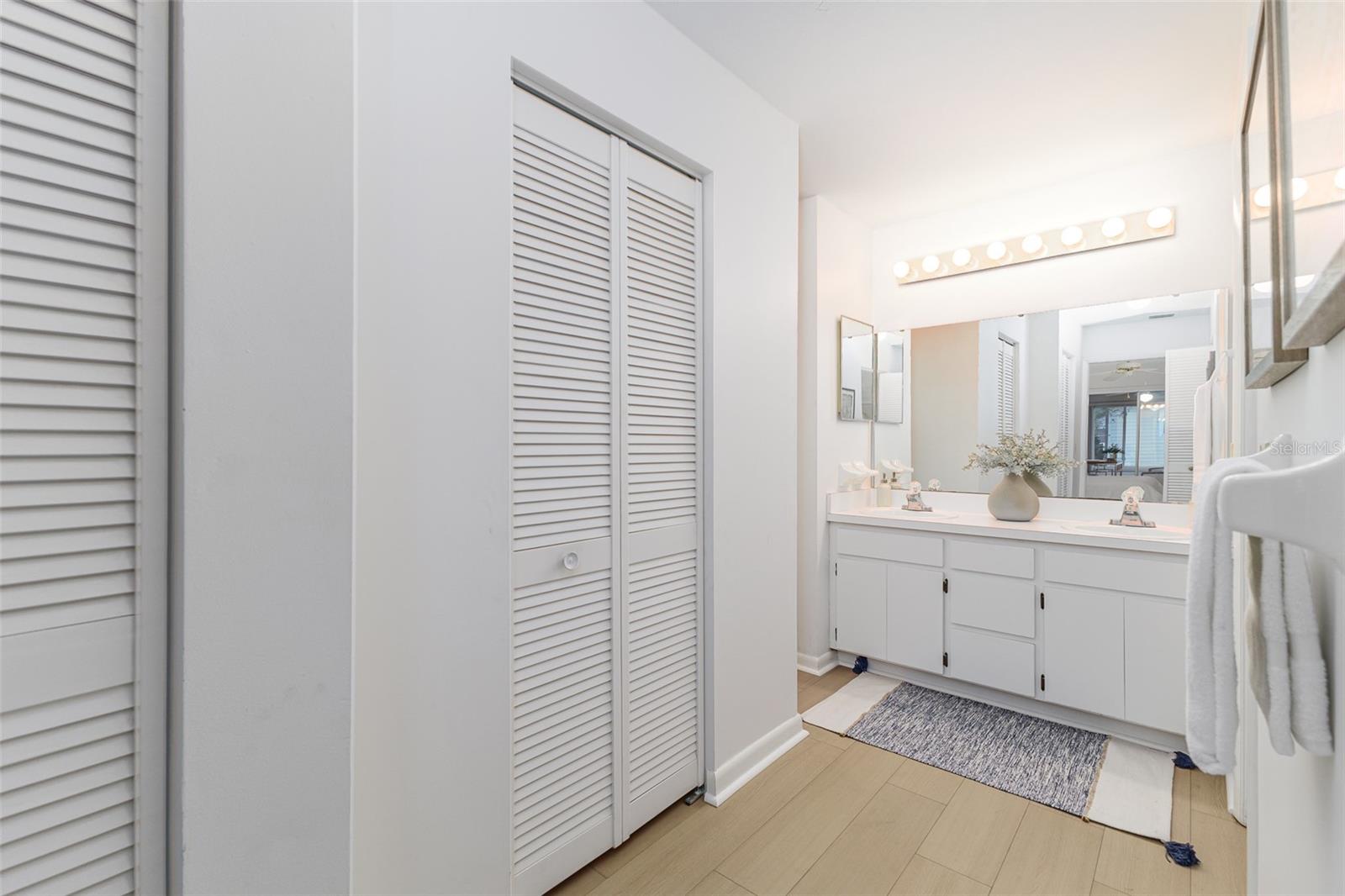 COLONNADES PH 02 - Residential