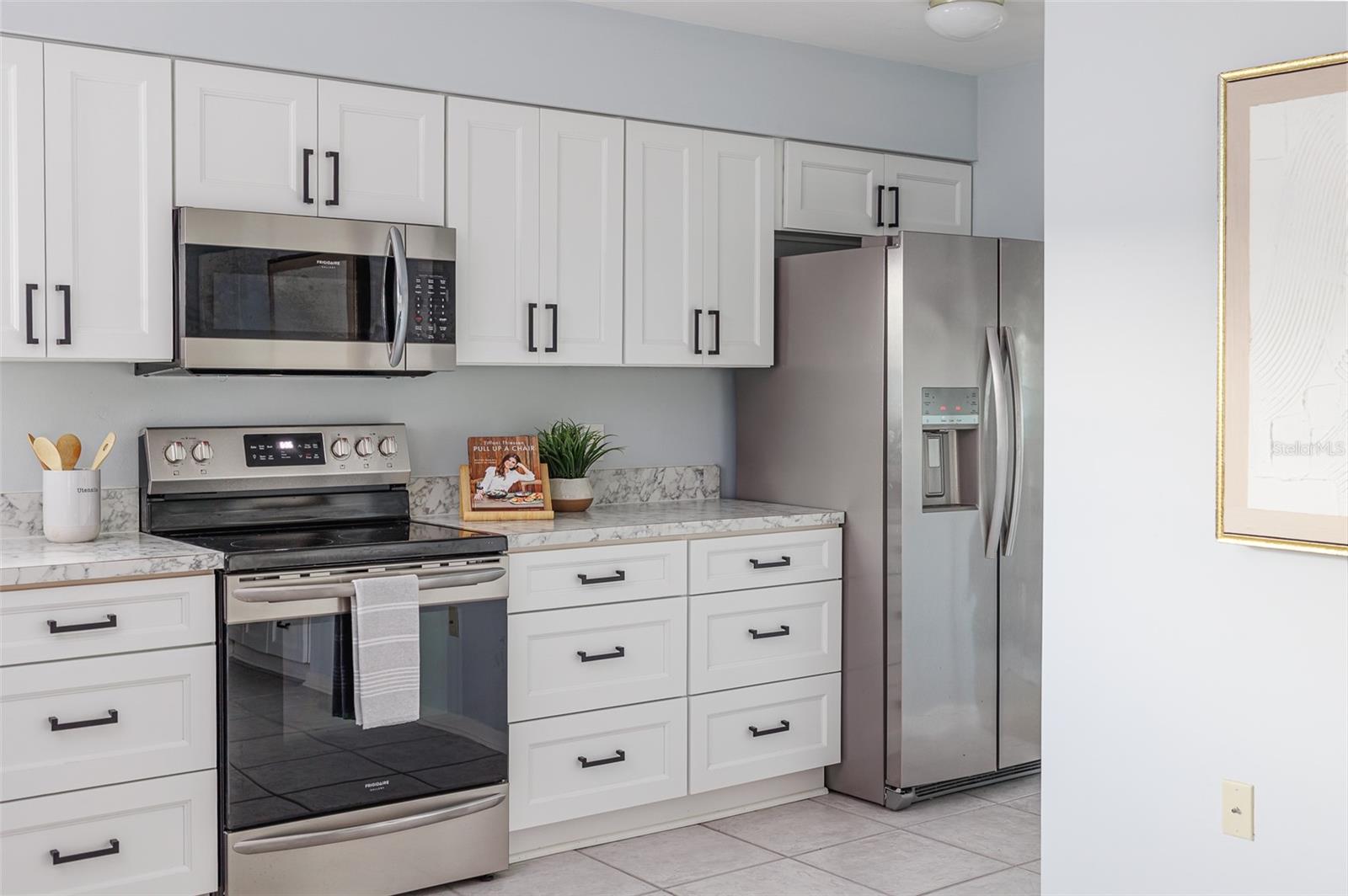 COLONNADES PH 02 - Residential