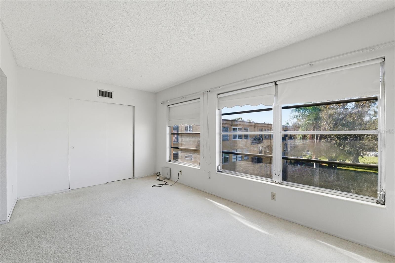 ON TOP OF THE WORLD - Residential