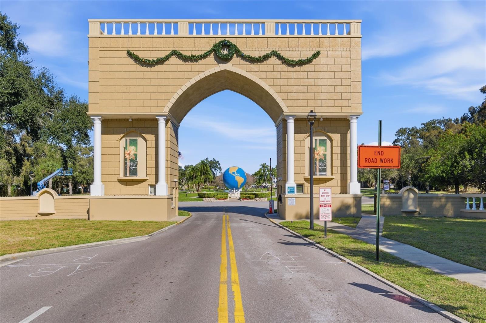 ON TOP OF THE WORLD - Residential