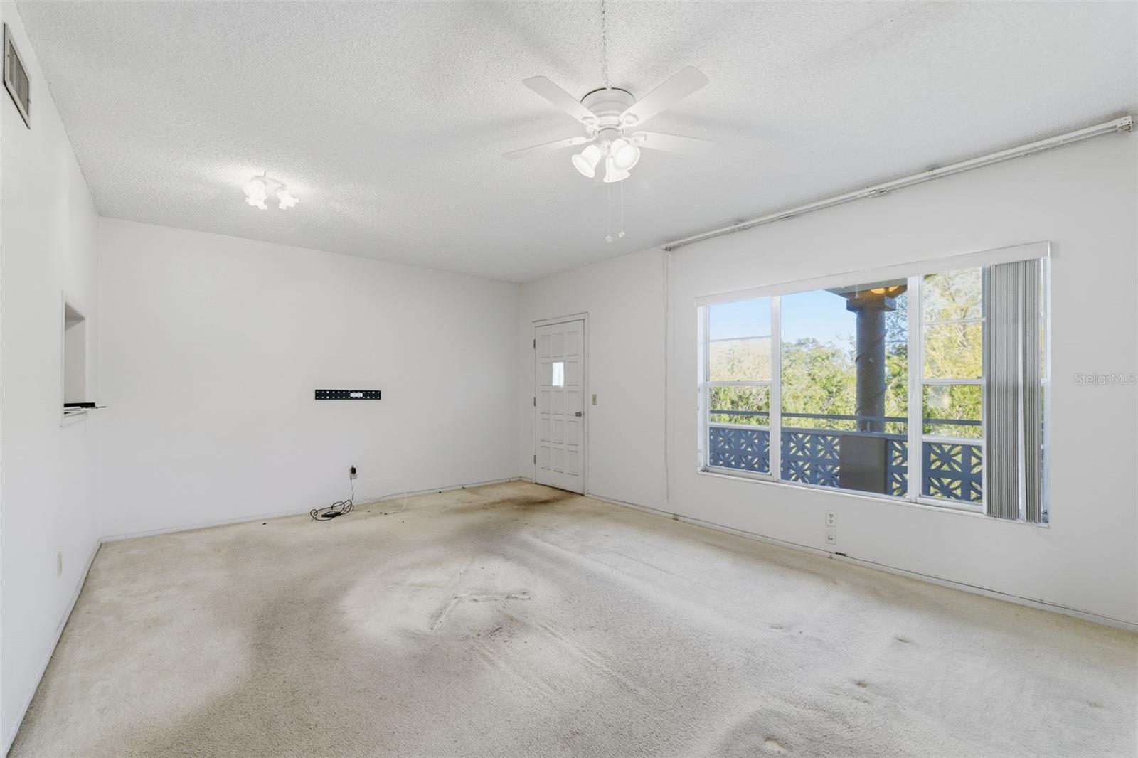 ON TOP OF THE WORLD - Residential