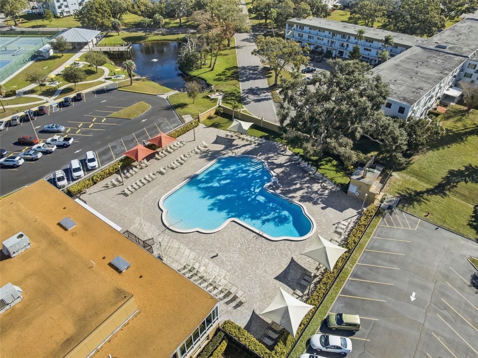 ON TOP OF THE WORLD - Residential