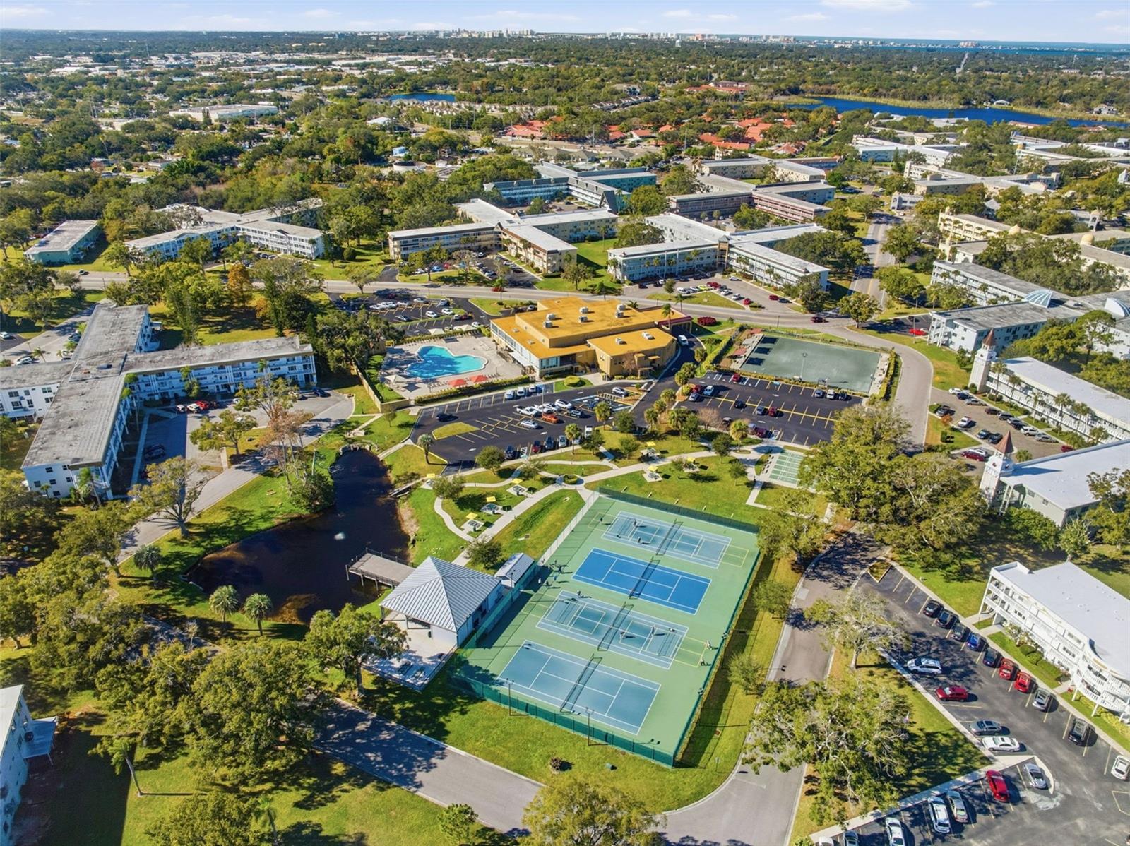 ON TOP OF THE WORLD - Residential