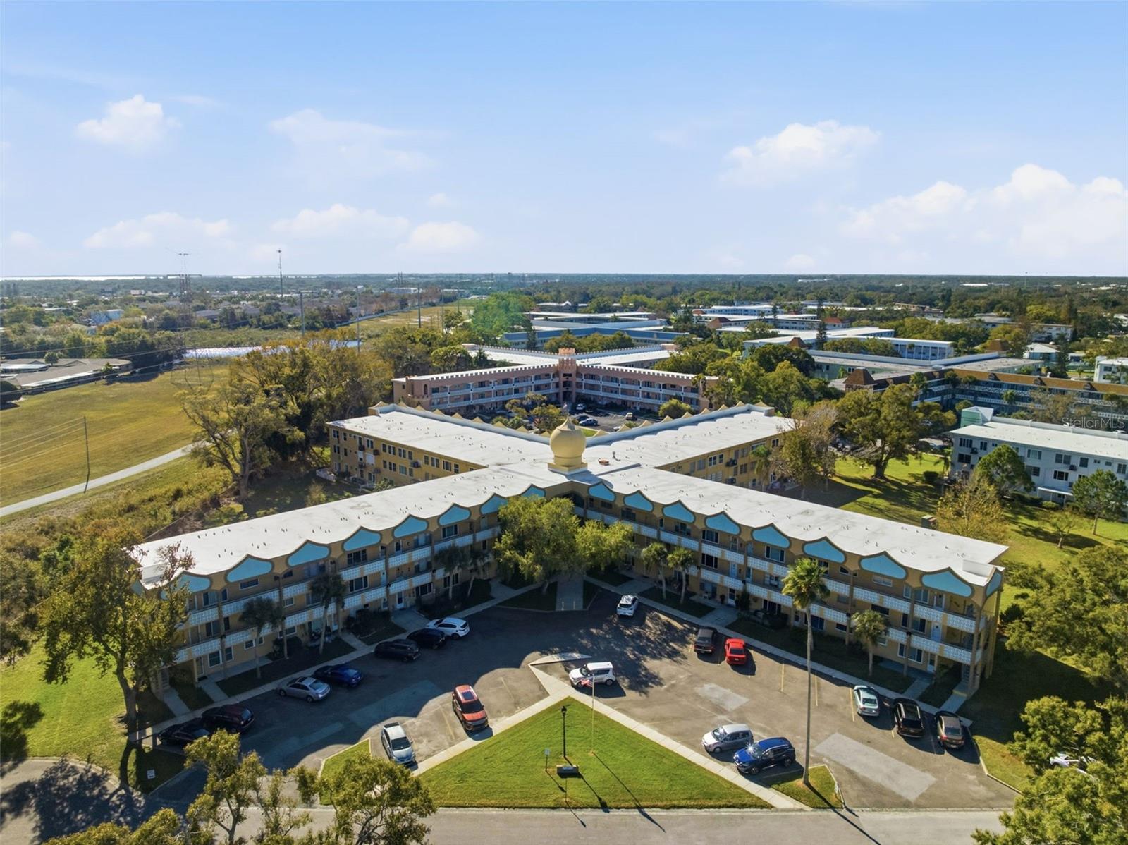 ON TOP OF THE WORLD - Residential