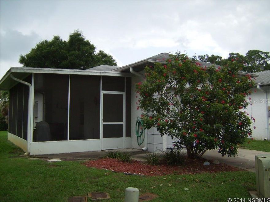 Very nice 2bed/2 bath golf villa overlooking the municipal golf course, with screened porch and 1 car garage.