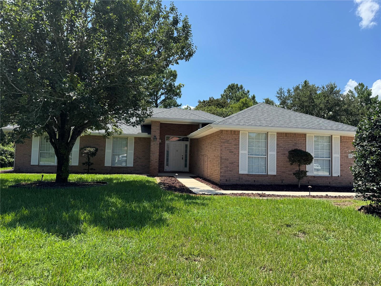 Nice Home in a Quiet Neighborhood Move-In Ready!
This freshly painted home is ready for its new occupants! Located in a quiet neighborhood, it features a flexible 4th bedroom that can be used as a den, office, or additional bedroom. Enjoy easy maintenance with no carpet throughout the home.
The property includes a fully fenced backyard, perfect for privacy and outdoor enjoyment. Conveniently located near schools and just minutes from I-95 for easy commuting.