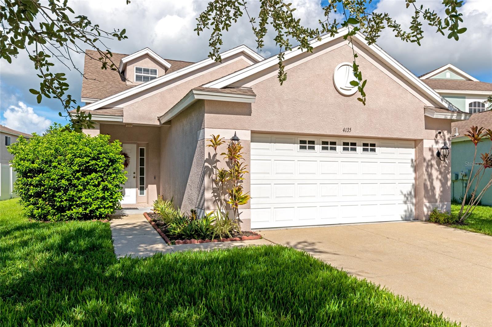 Seller is giving $5,000 to the buyer towards closing cost and/or rate buy down. Huge Reduction previous $385,000 appraisal!!
Must see this CUL DE SAC home with Low HOA, NO CDD fees, HOA amenities include a community pool, billiards, dart boards, tennis courts, basketball court, playground and a clubhouse with a fitness center room and more. HVAC 2020, NEW ROOF 6/2024. This home features vinyl plank flooring, granite counters and wood cabinets in the oversized kitchen and two spacious areas perfect for entertaining. On the main level you have the master suite, master bath and a half bath. Upstairs you’ll find 3 rooms and a centrally located, extra-large bathroom. This home is just minutes from I-75, also offers easy access to sand beaches siesta key, Anna Maria Island. Conveniently located close to Sports Complex, Ellenton Prime outlet Mall, other shopping centers, restaurants. Easy access to Tampa International Airport, St Pete Clearwater International Airport and Sarasota International Airport. Don't miss this opportunity and schedule your showing today!