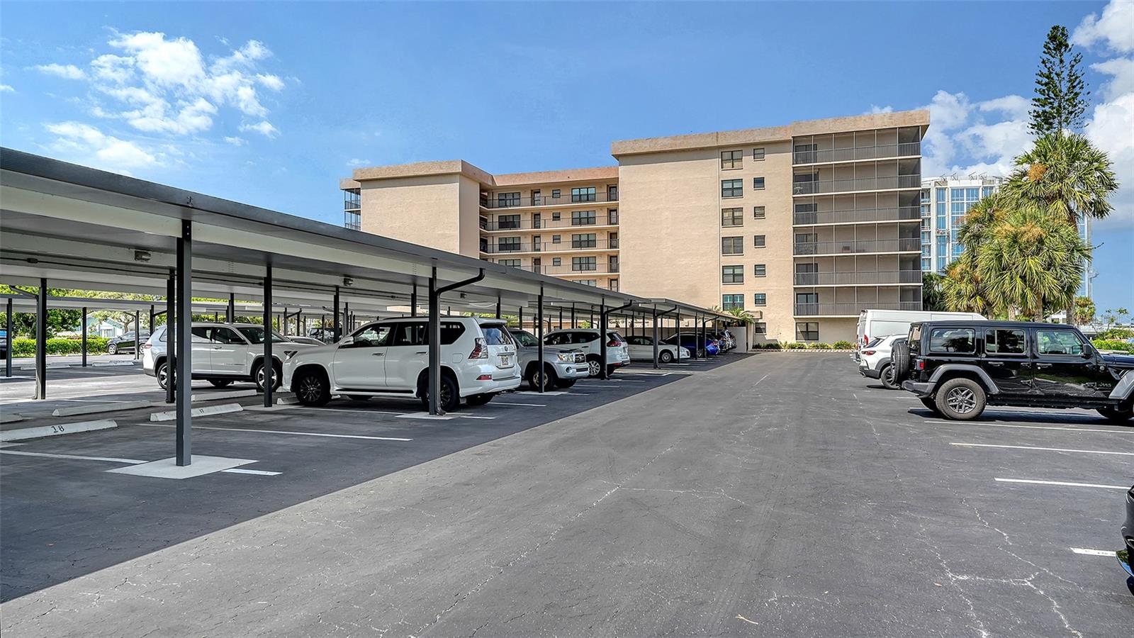 LIDO TOWERS - Residential