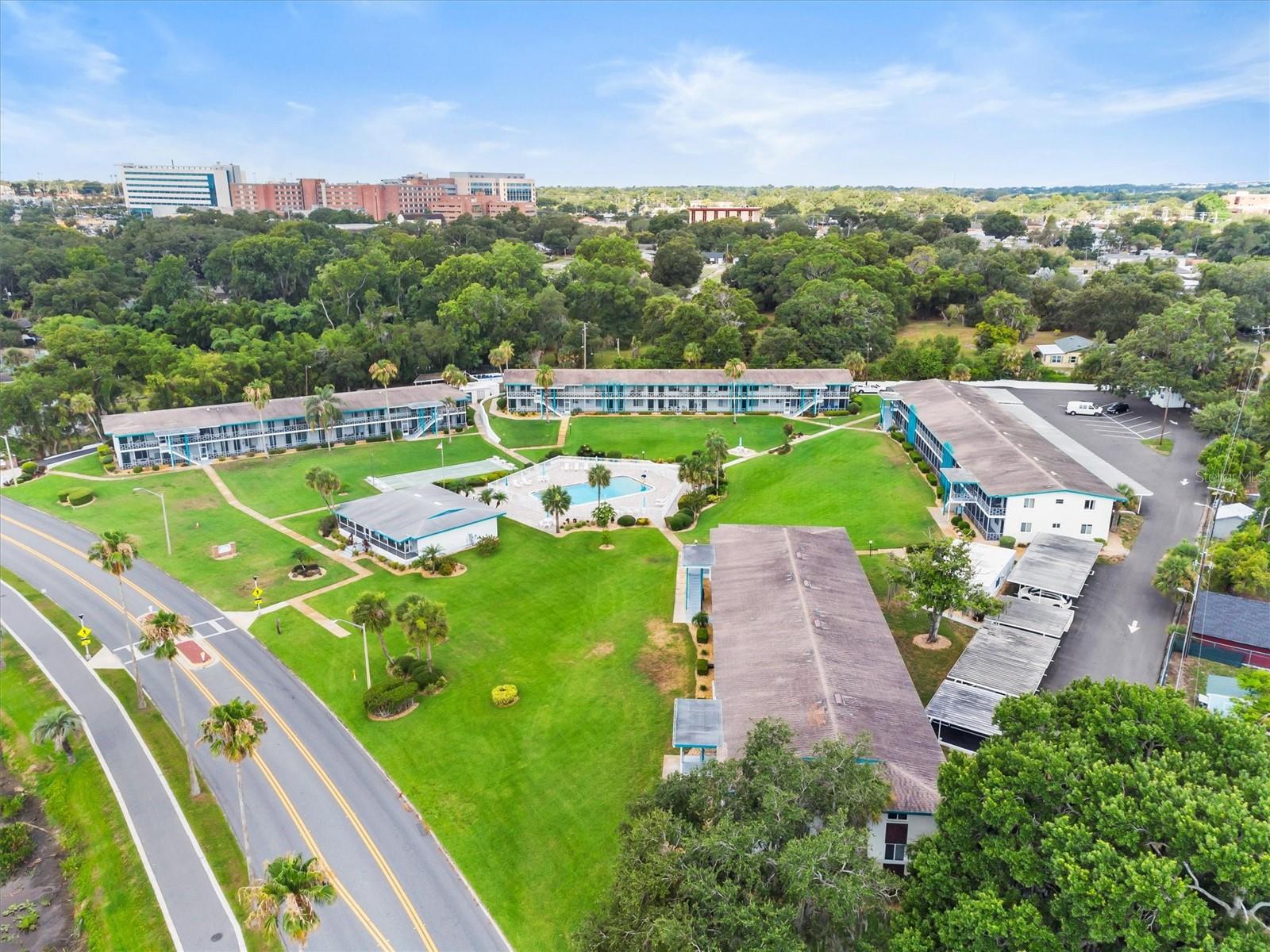 LAKELAND HARBOUR APTS - Residential