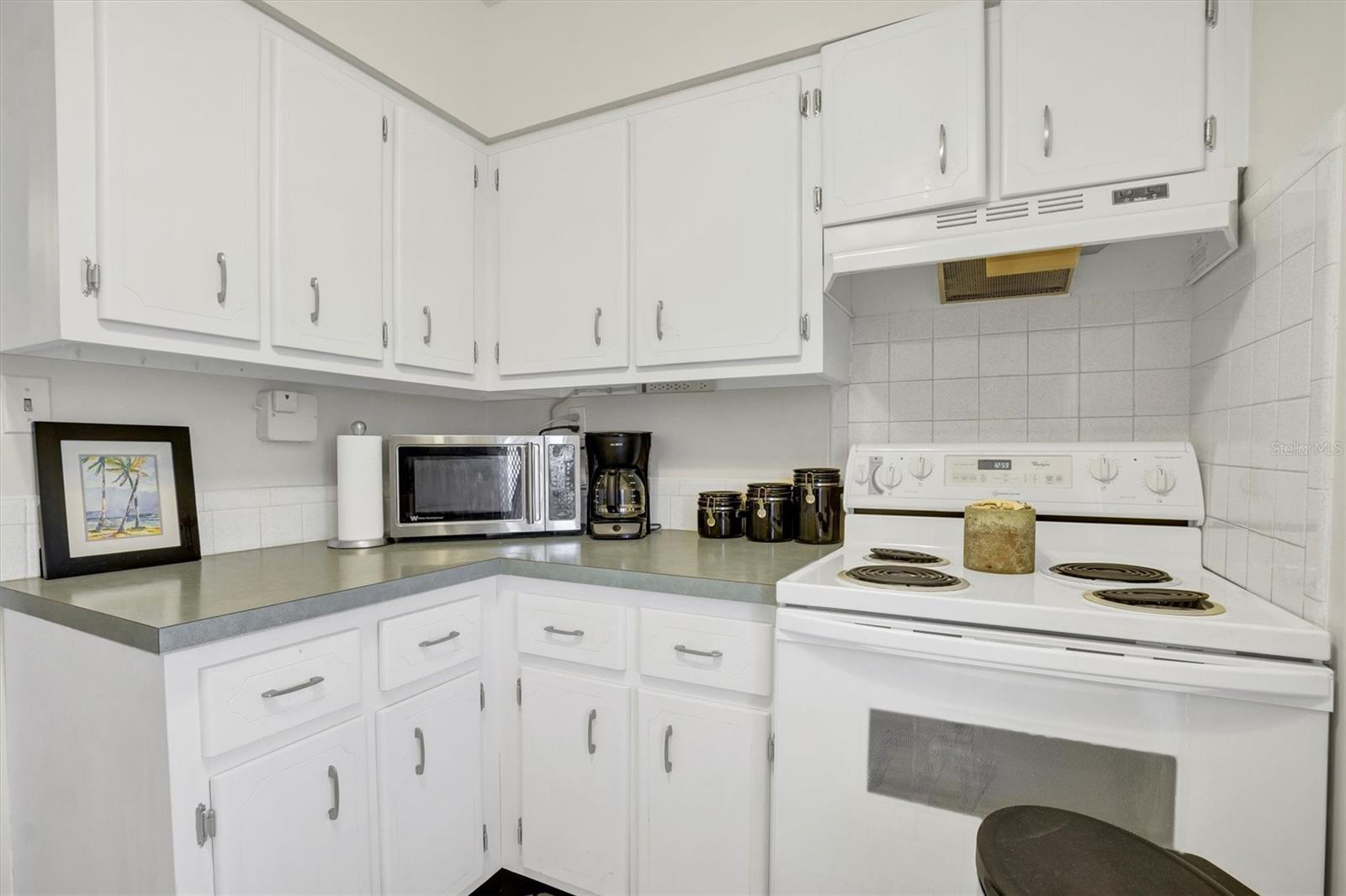 LAKELAND HARBOUR APTS - Residential