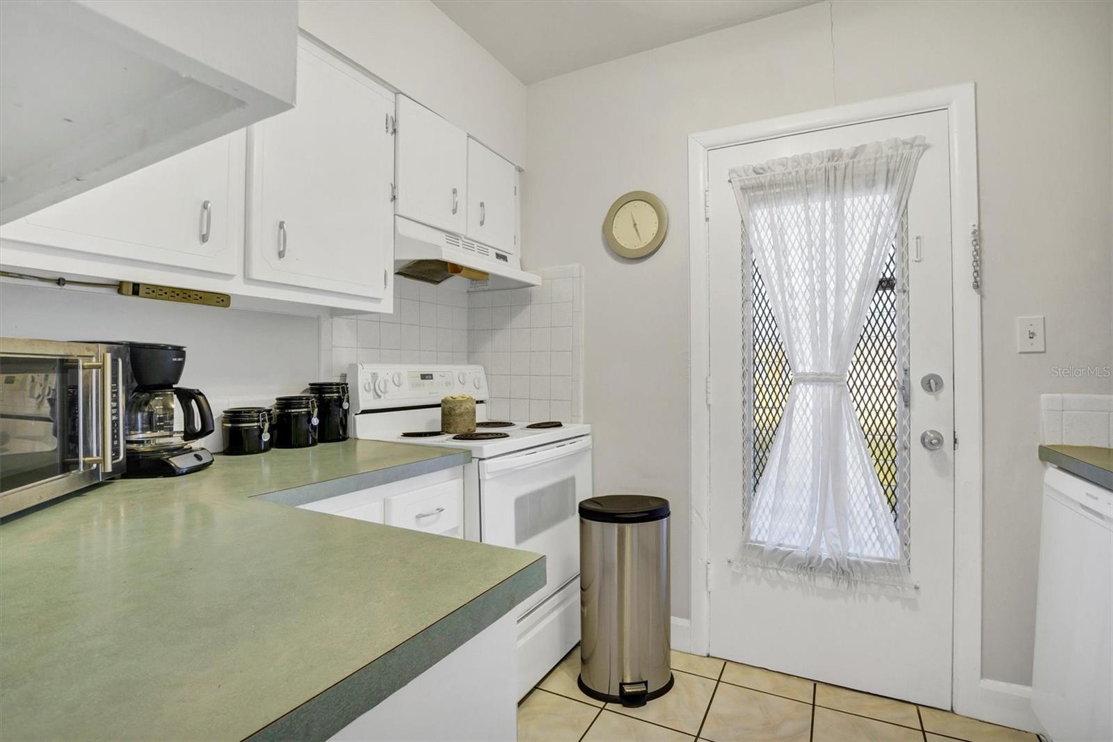 LAKELAND HARBOUR APTS - Residential