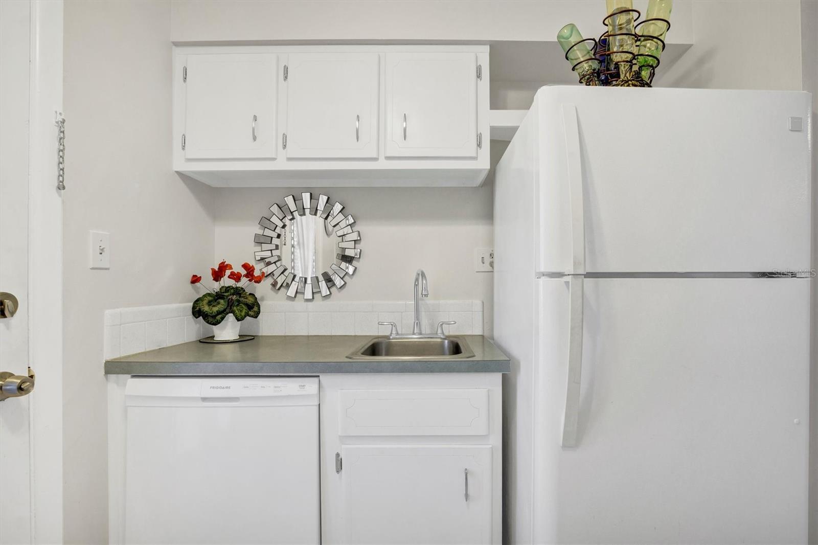 LAKELAND HARBOUR APTS - Residential