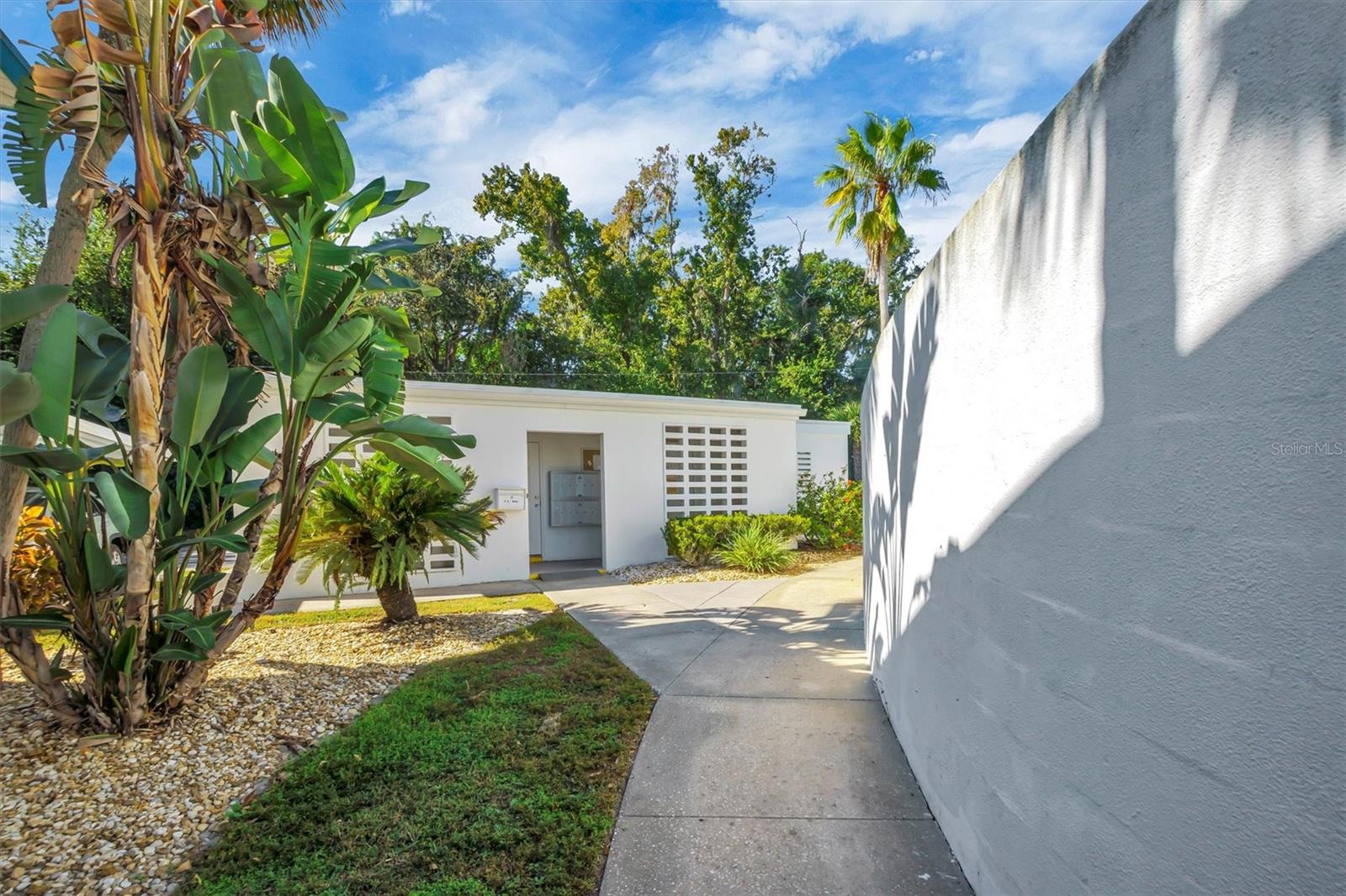 LAKELAND HARBOUR APTS - Residential