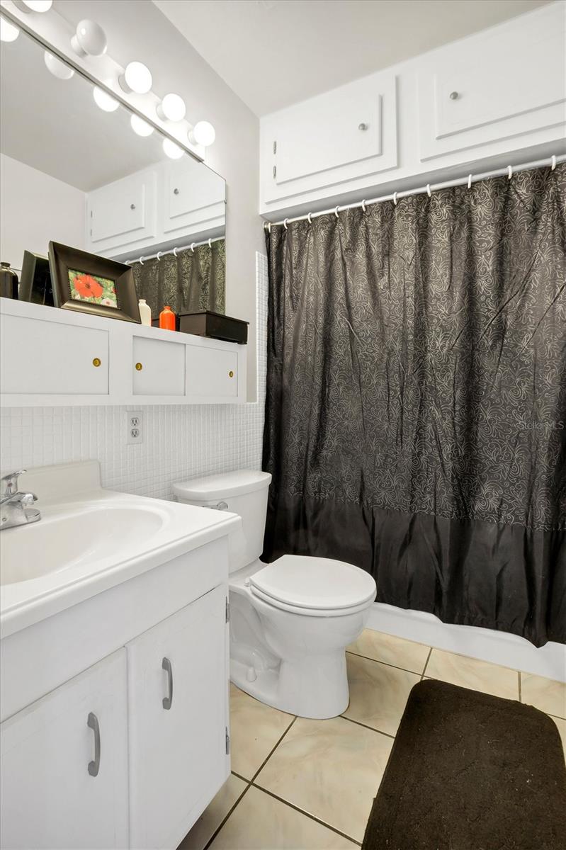 LAKELAND HARBOUR APTS - Residential