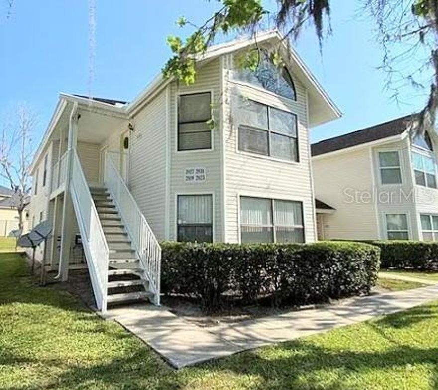 Incredible opportunity in the heart of Kissimmee! This charming 2-bedroom, 2-bathroom condo/townhome in the Shadow Bay Villas community is perfect for both investors and those seeking a home close to everything. At approximately 1,025 square feet, the unit features laminate flooring, a functional layout, and comes equipped with essential appliances.
Privileged location just minutes from The Loop, shopping centers, upscale restaurants, and with quick access to major highways and Disney parks. The community offers a swimming pool and green spaces for residents to enjoy. Don't miss this opportunity in one of Central Florida's most sought-after areas
