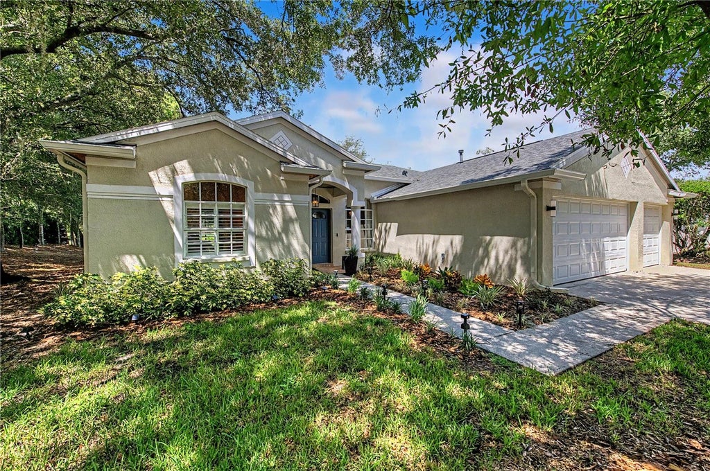 Photo of 9402 Hunters Pond Drive, Tampa, FL 33647 (MLS # TB8533932)