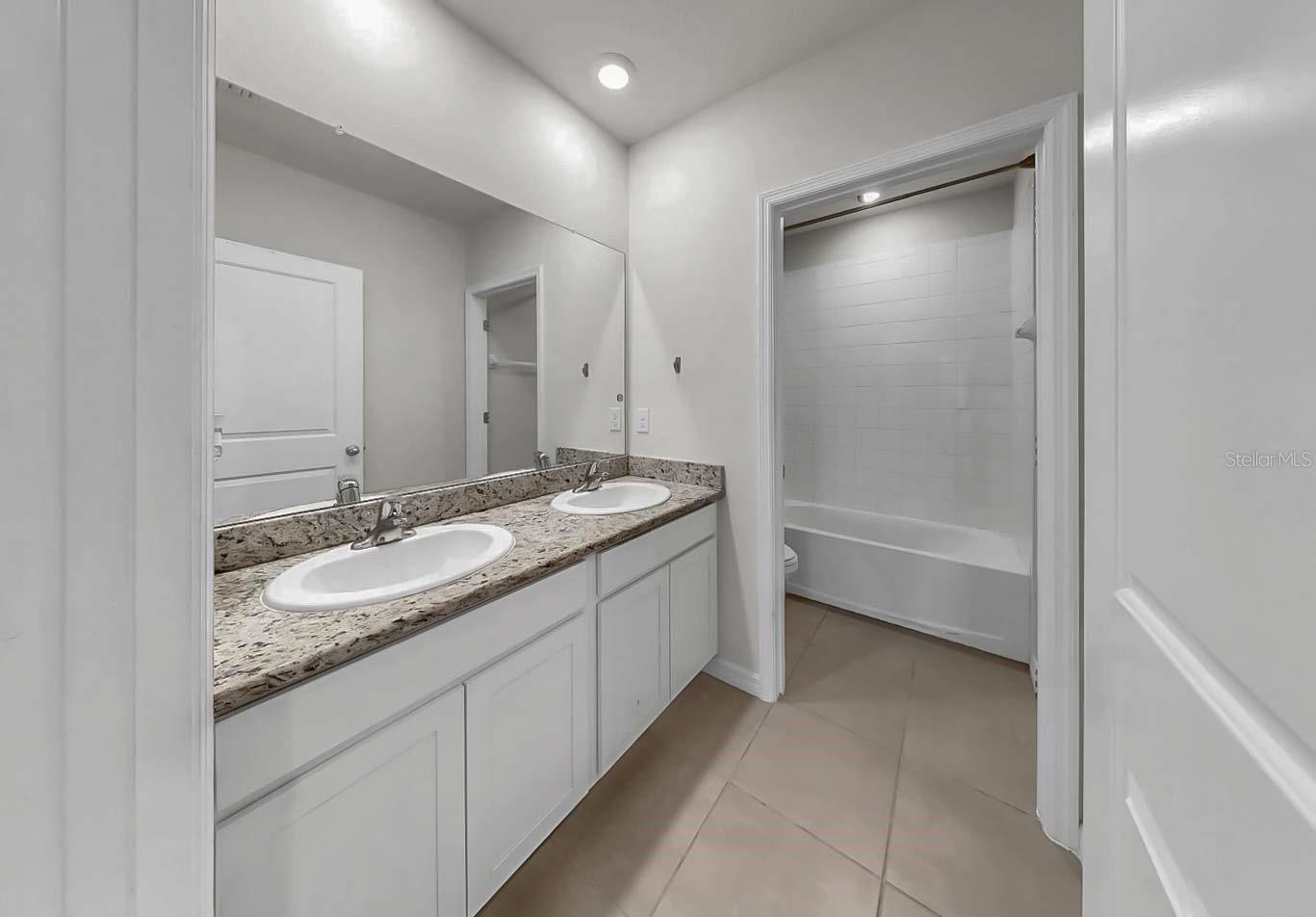 SOUTHERN OAKS PH I & II - Residential Lease