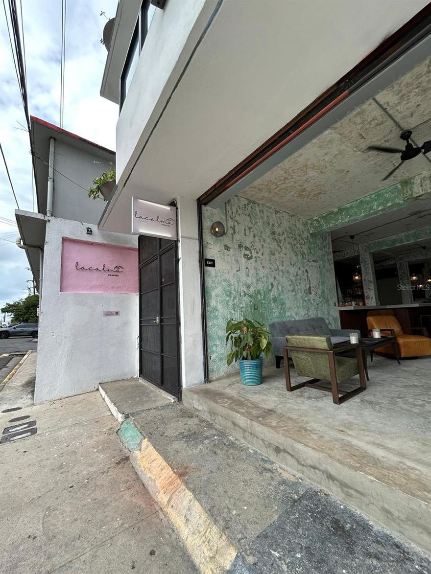 For Lease | Prime Mixed-Use Commercial Space in San Juan — Exceptional opportunity to lease a versatile ~2,100 sq. ft. first-level commercial space in one of San Juan’s most vibrant, high-traffic areas. The open layout offers endless potential and includes a private outdoor terrace, ideal for an indoor-outdoor concept. Located within a trendy mixed-use building with a hotel above, the space benefits from consistent foot traffic and a built-in clientele. Great for a restaurant, bar, fitness studio, retail, or creative concept. A rare opportunity to position your business in a sought-after commercial corridor.