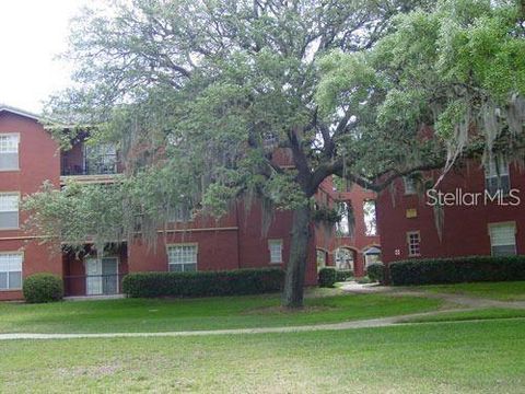 A home in LAKE MARY