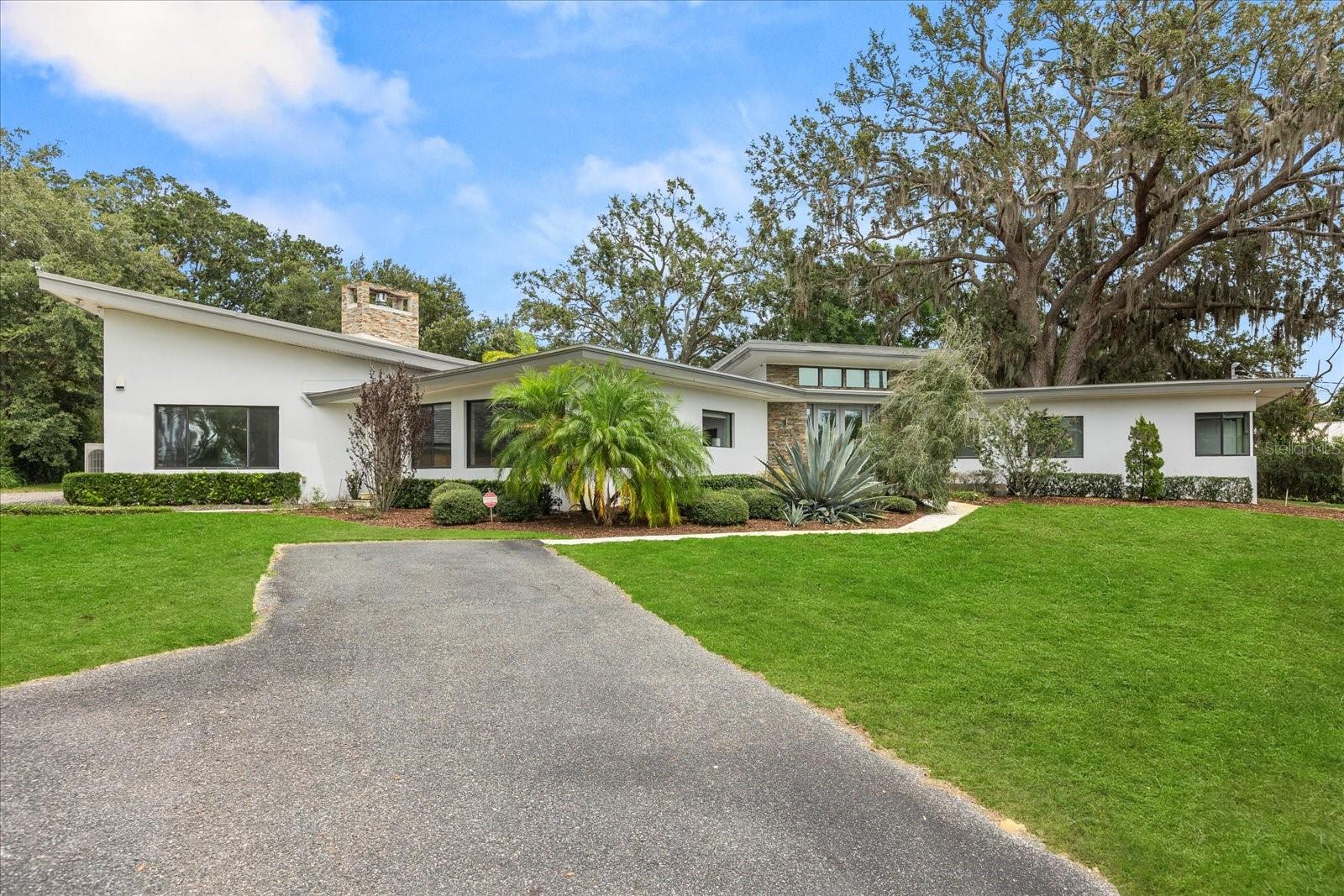 12550 LAKESHORE DRIVE