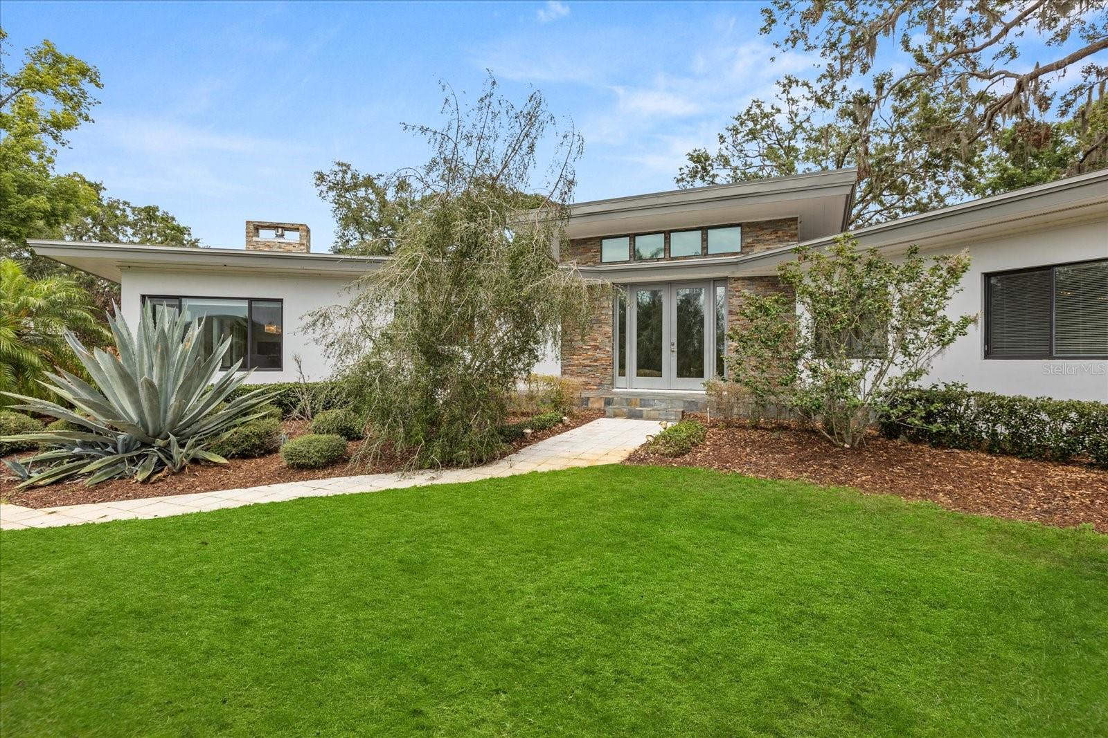 12550 LAKESHORE DRIVE