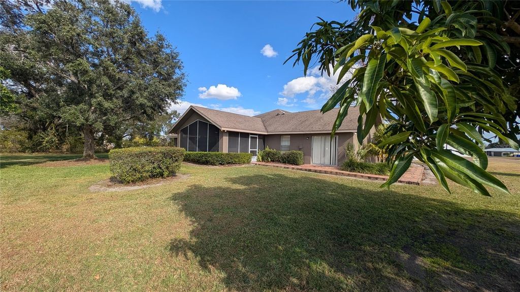 Photo of 408 Lexington Drive, Sebring, FL 33876 (MLS # S5146110)
