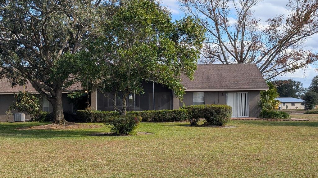 Photo of 408 Lexington Drive, Sebring, FL 33876 (MLS # S5146110)