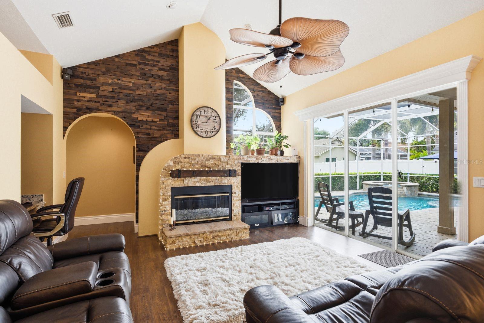 PIPERS MEADOW - Residential