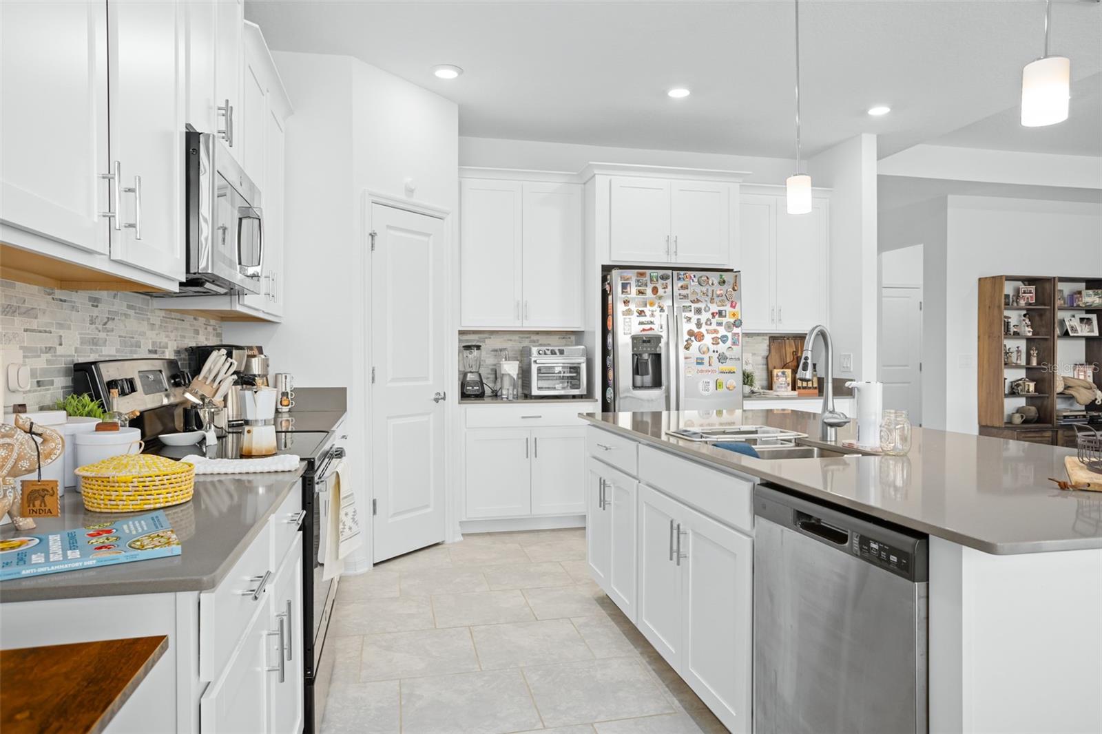 HILLSIDE ESTATES AT STONEYBROOK HILLS - Residential