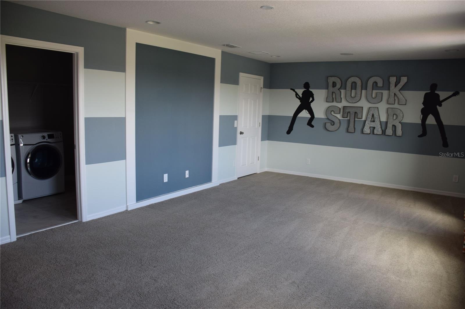 LAUREL ESTATES - Residential Lease