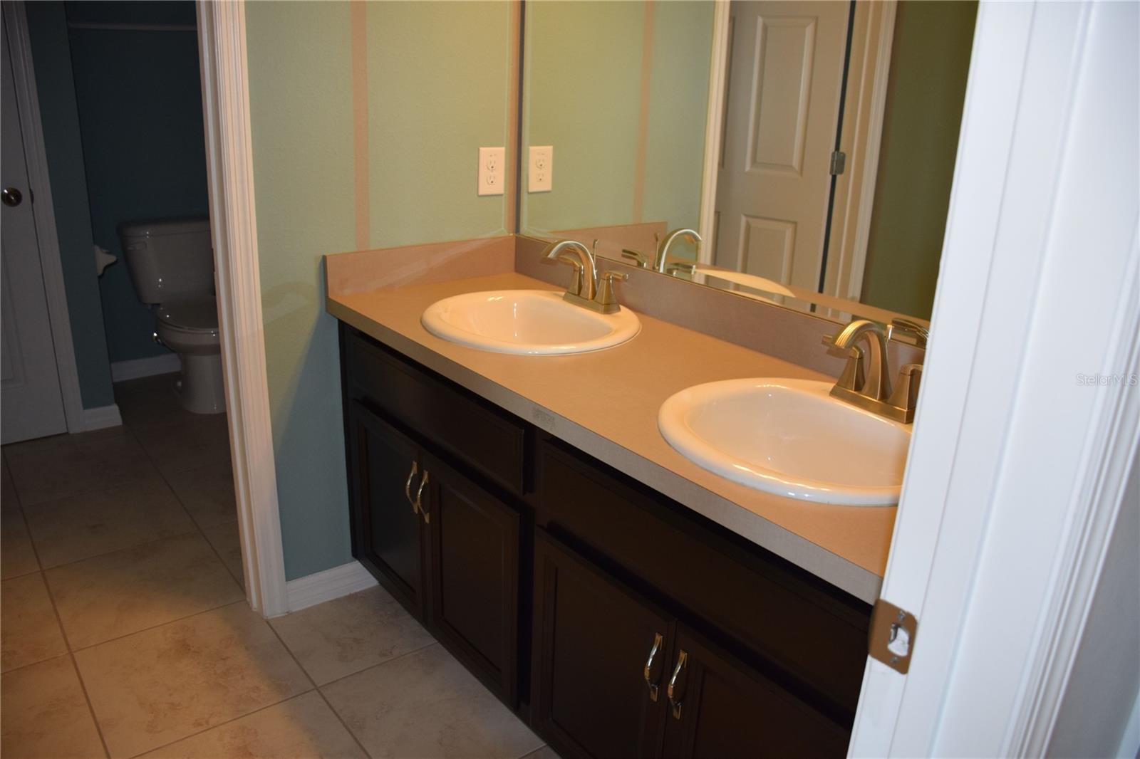 LAUREL ESTATES - Residential Lease