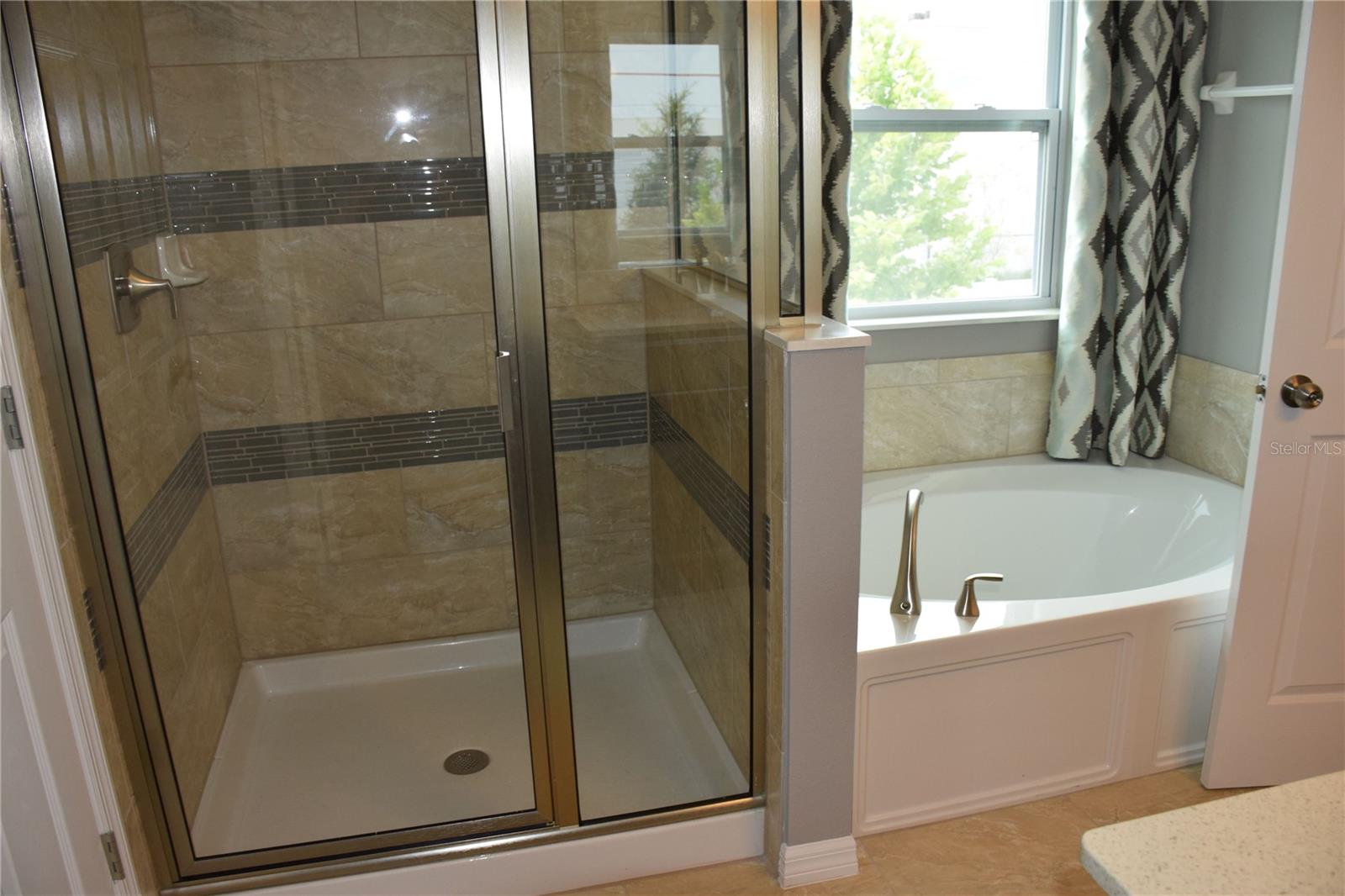 LAUREL ESTATES - Residential Lease