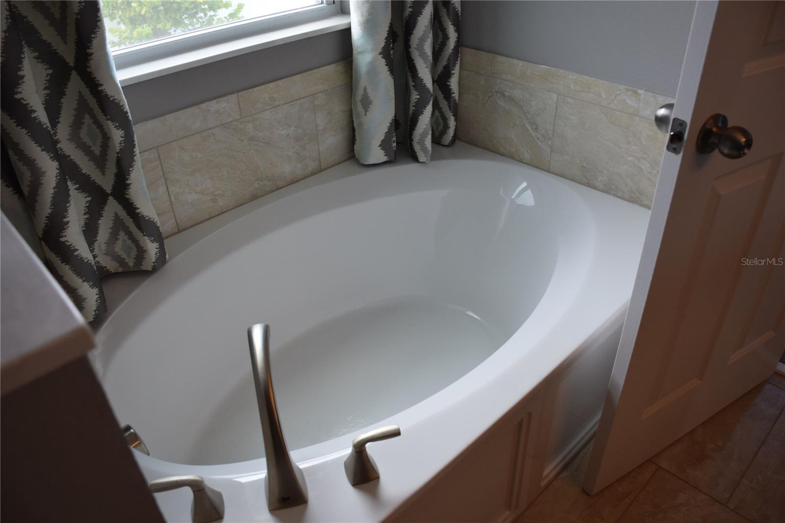 LAUREL ESTATES - Residential Lease