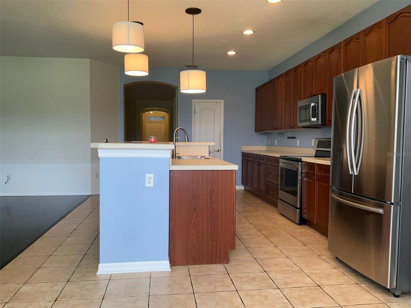 LAKES WINDERMERE PH 01 49 108 - Residential Lease