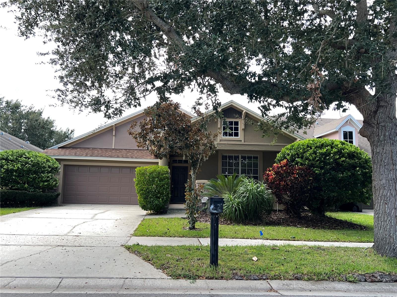 LAKES WINDERMERE PH 01 49 108 - Residential Lease