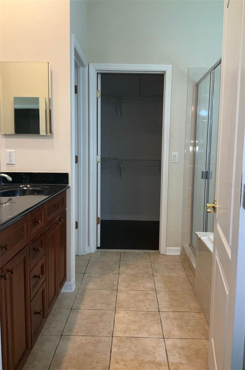 LAKES WINDERMERE PH 01 49 108 - Residential Lease