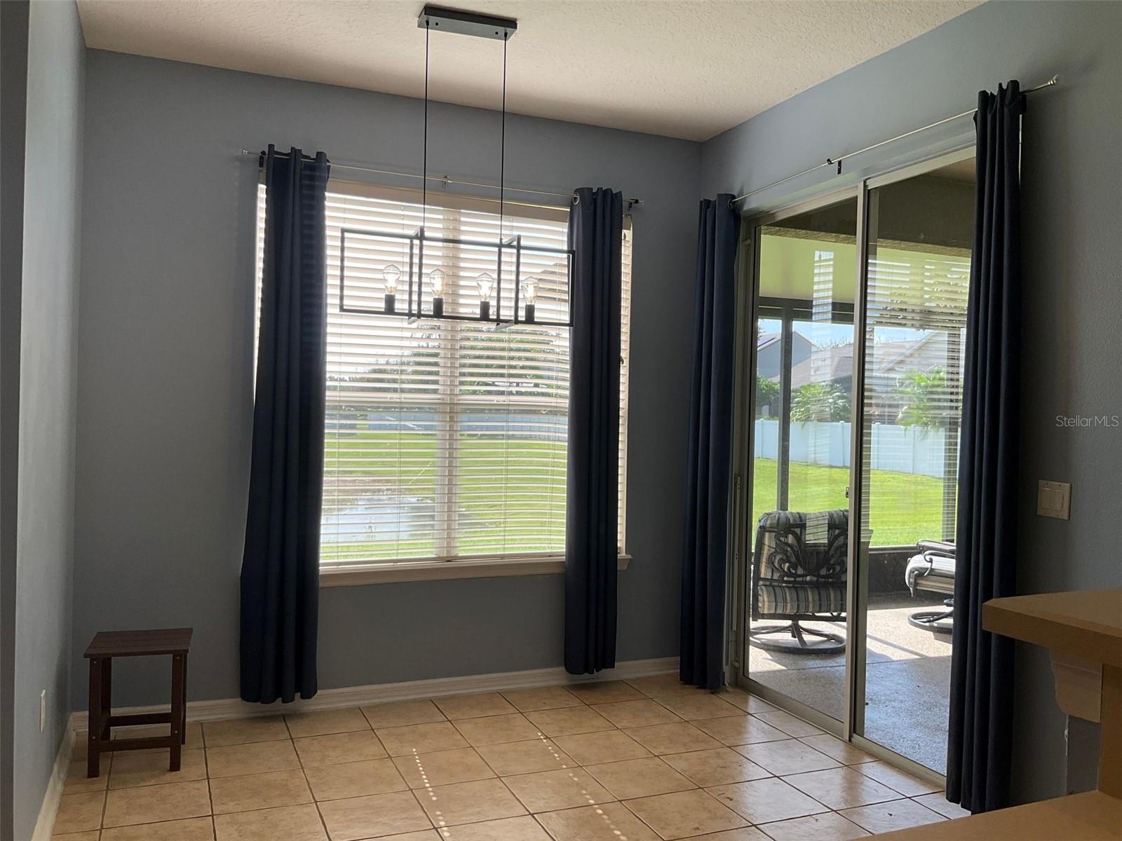 LAKES WINDERMERE PH 01 49 108 - Residential Lease