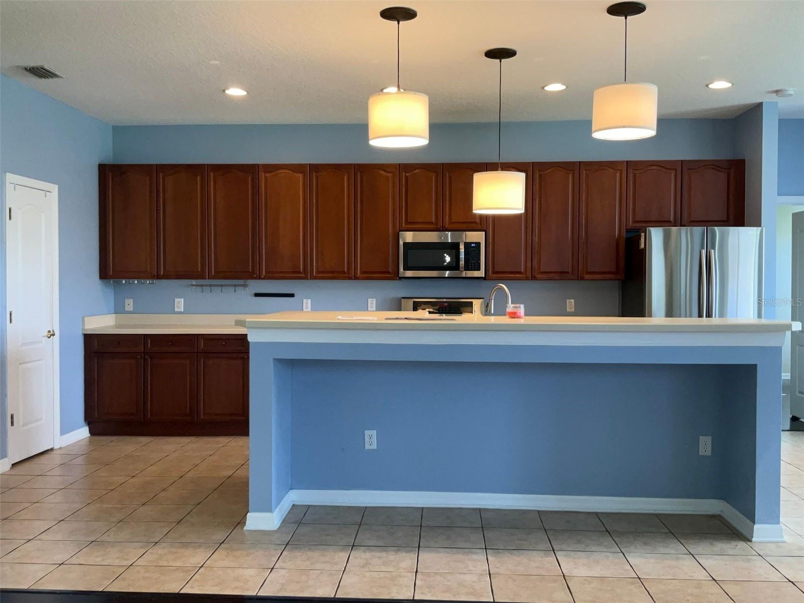 LAKES WINDERMERE PH 01 49 108 - Residential Lease