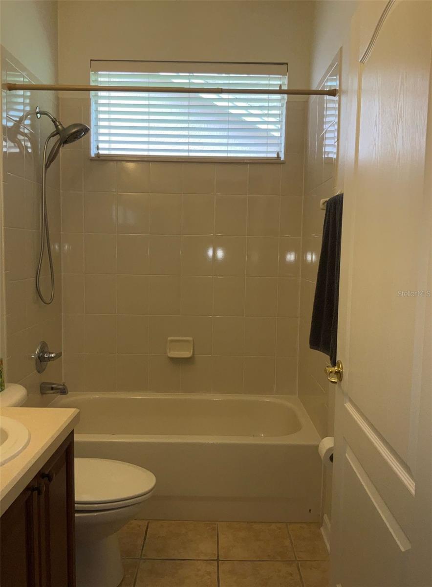 LAKES WINDERMERE PH 01 49 108 - Residential Lease