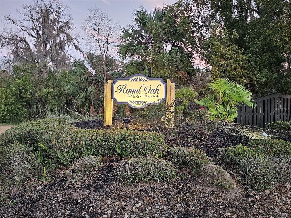 Photo of 2927 Tangerine Court, Leesburg, FL 34748 (MLS # V4946146)