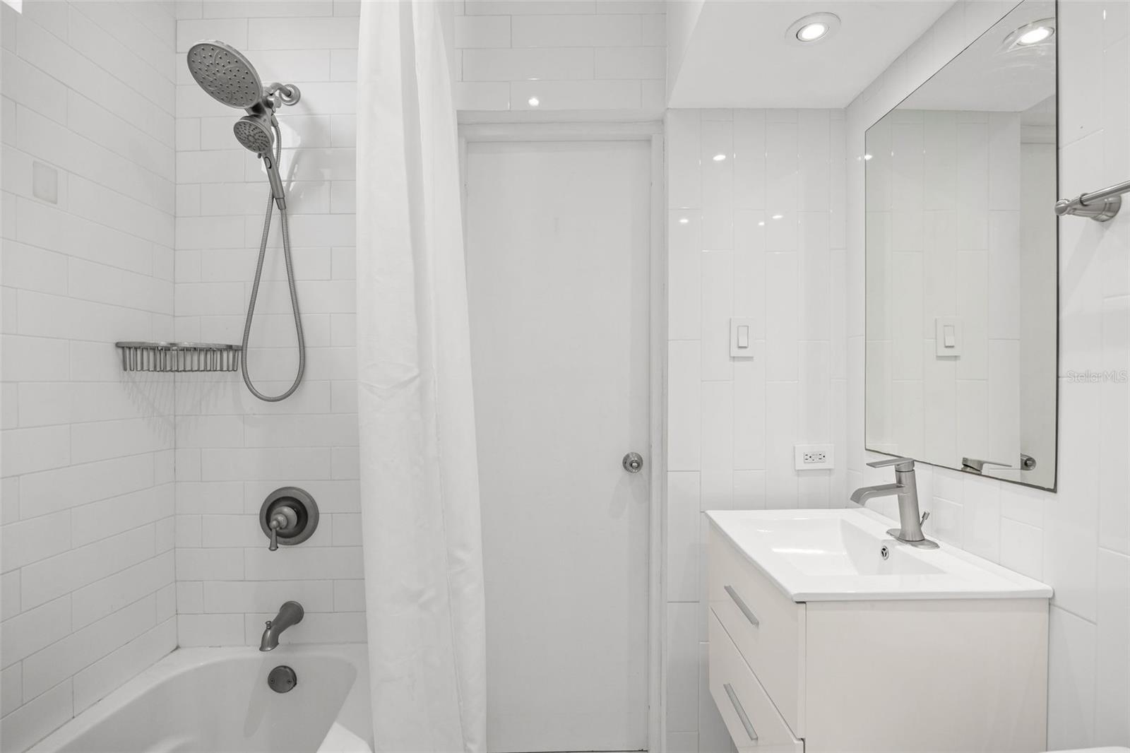 COSTA CONDADO - Residential