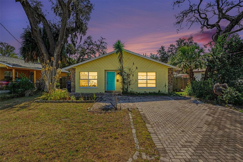 Photo of 412 W Idlewild Avenue, Tampa, FL 33604 (MLS # TB8507495)