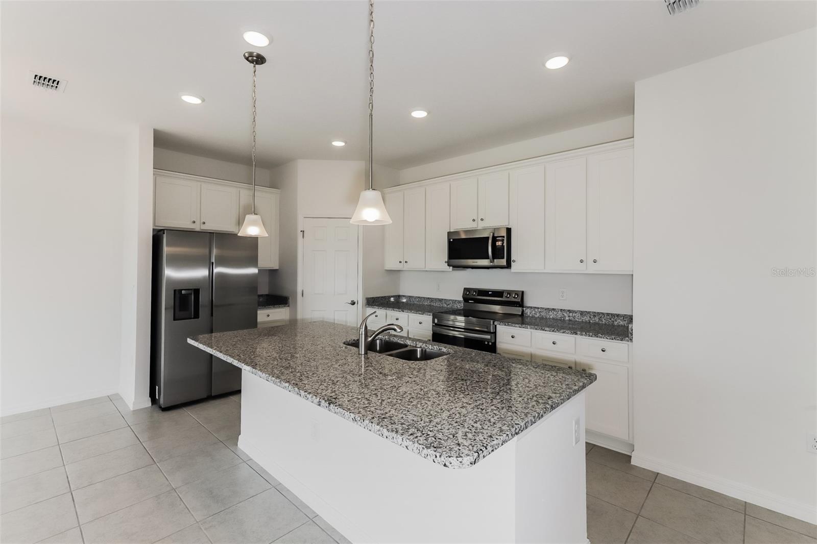 WINDSOR RESERVE PH 1 - Residential Lease