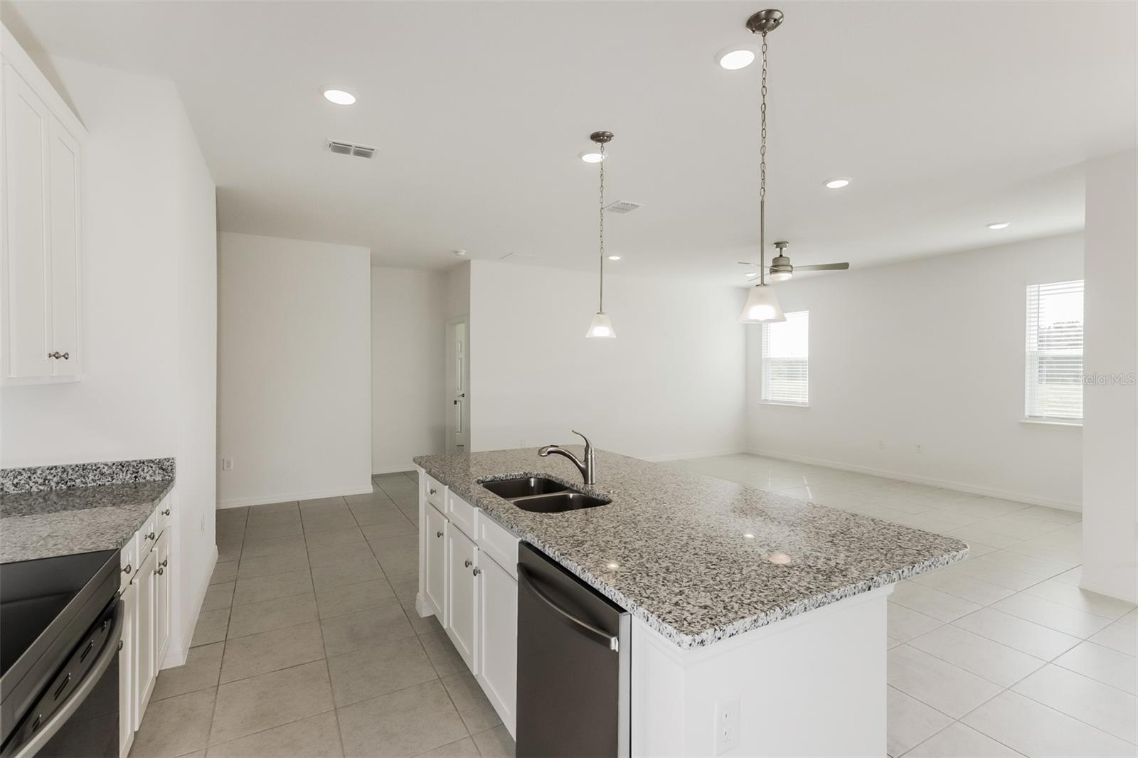 WINDSOR RESERVE PH 1 - Residential Lease