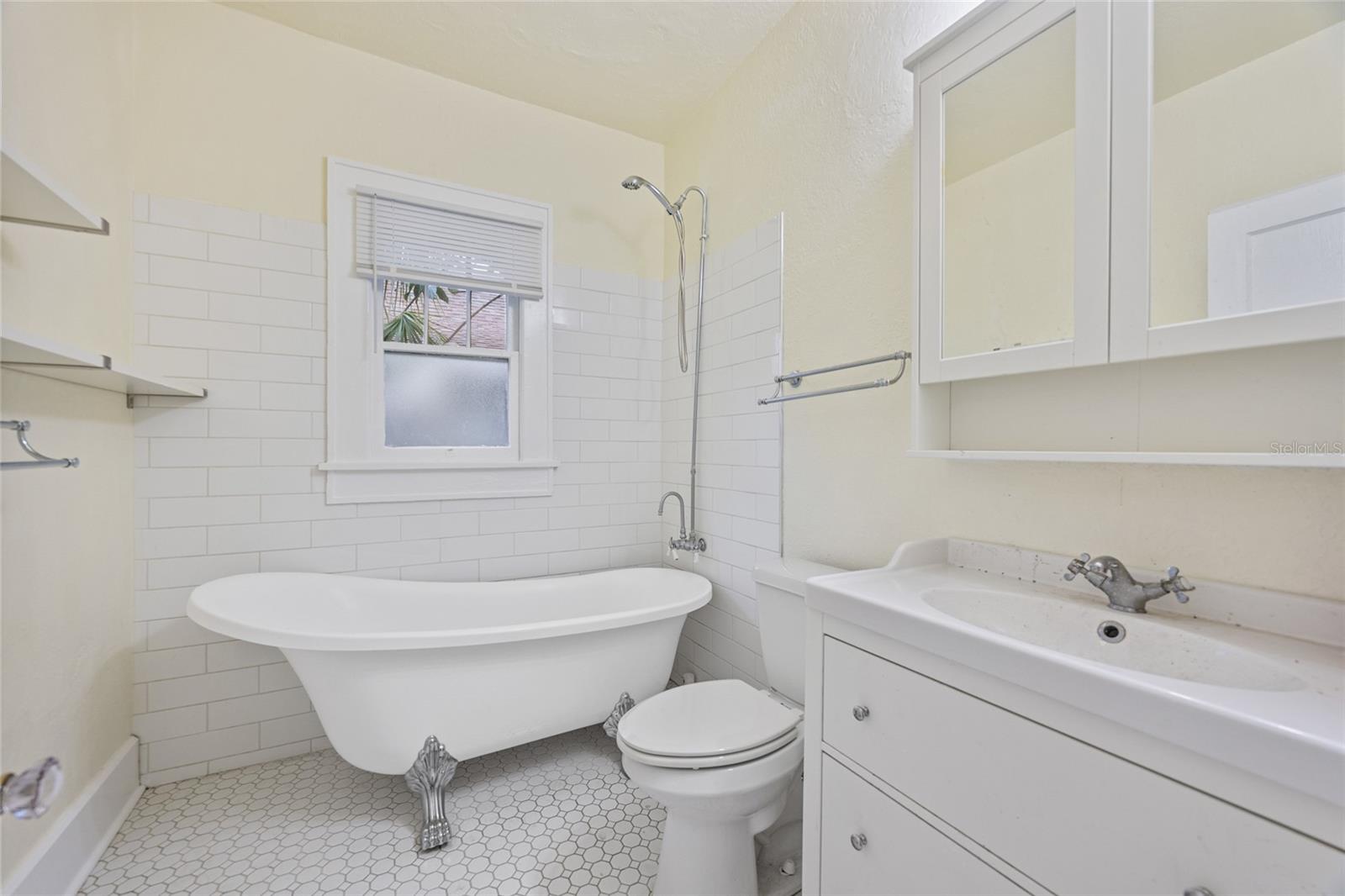 KINYON & WOODS ADD - Residential Income