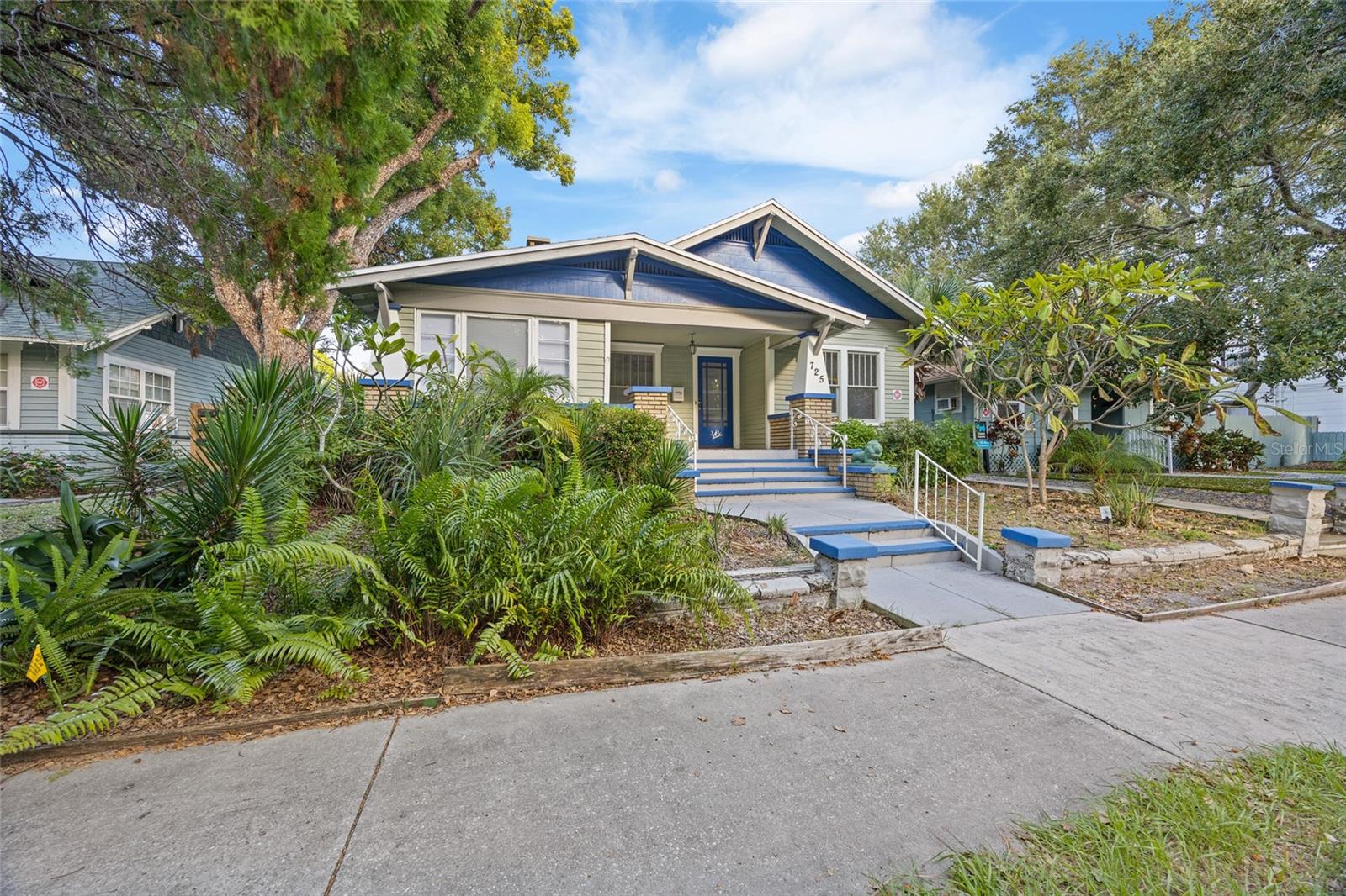 725 8TH STREET N